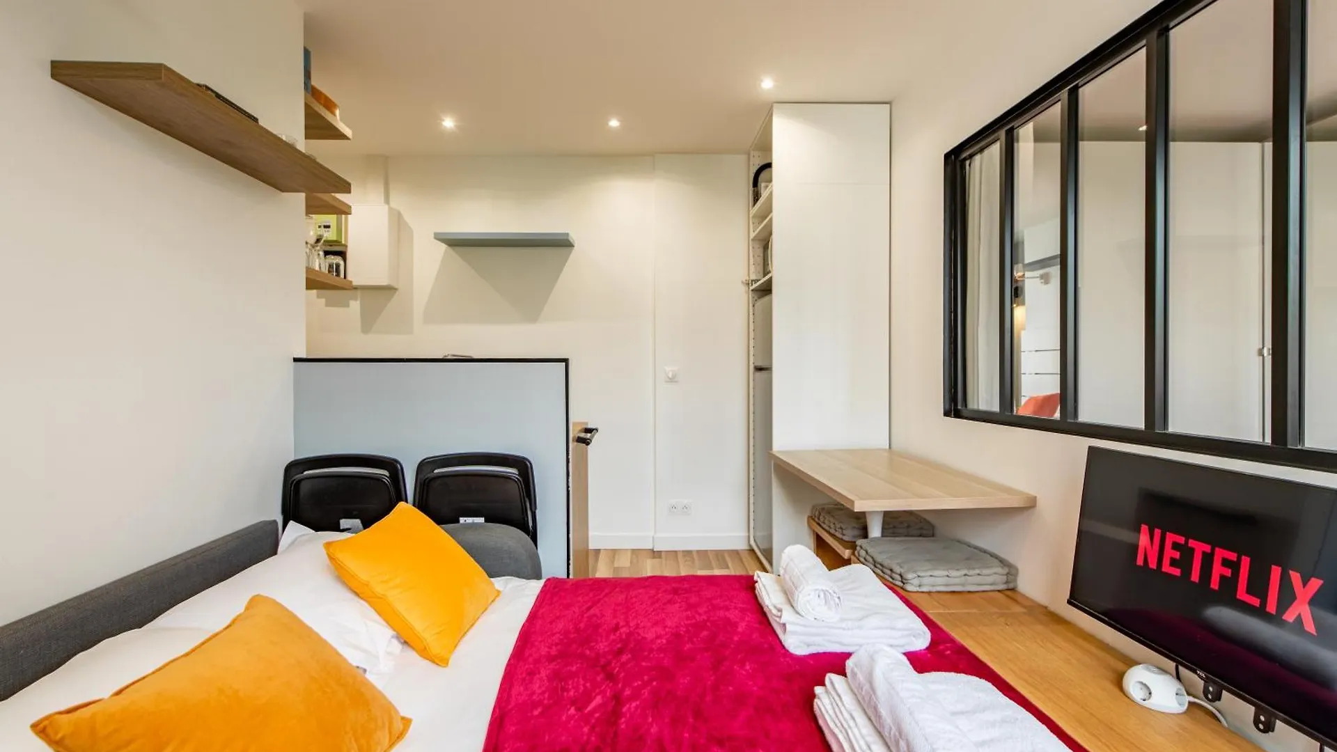 Cozy 1-Bedroom Apartment With All Amenties In Montmartre Paris France