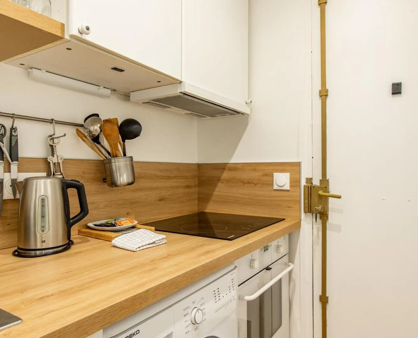 Cozy 1-Bedroom Apartment With All Amenties In Montmartre Paris France