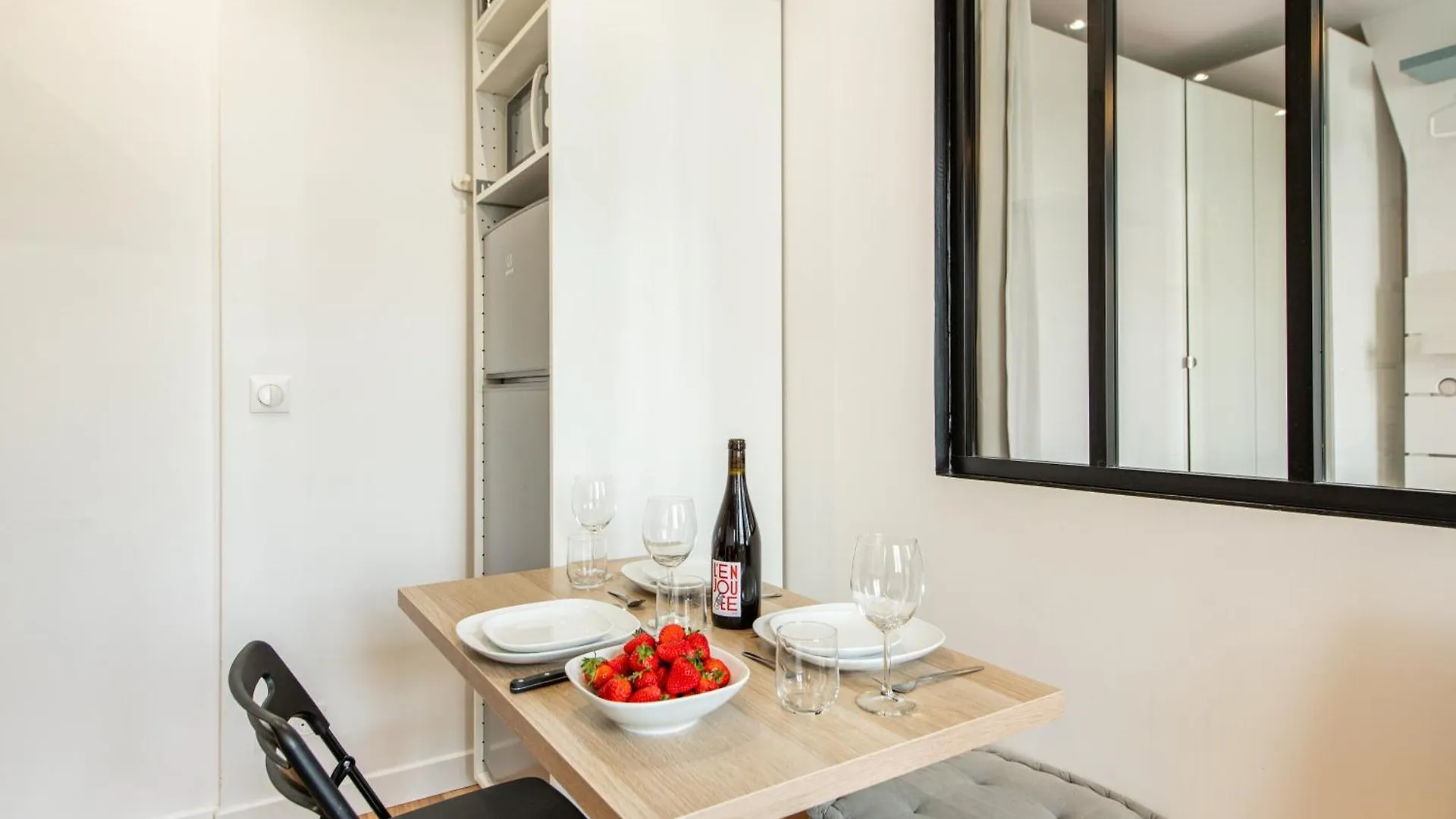 Cozy 1-Bedroom Apartment With All Amenties In Montmartre Paris 0*,