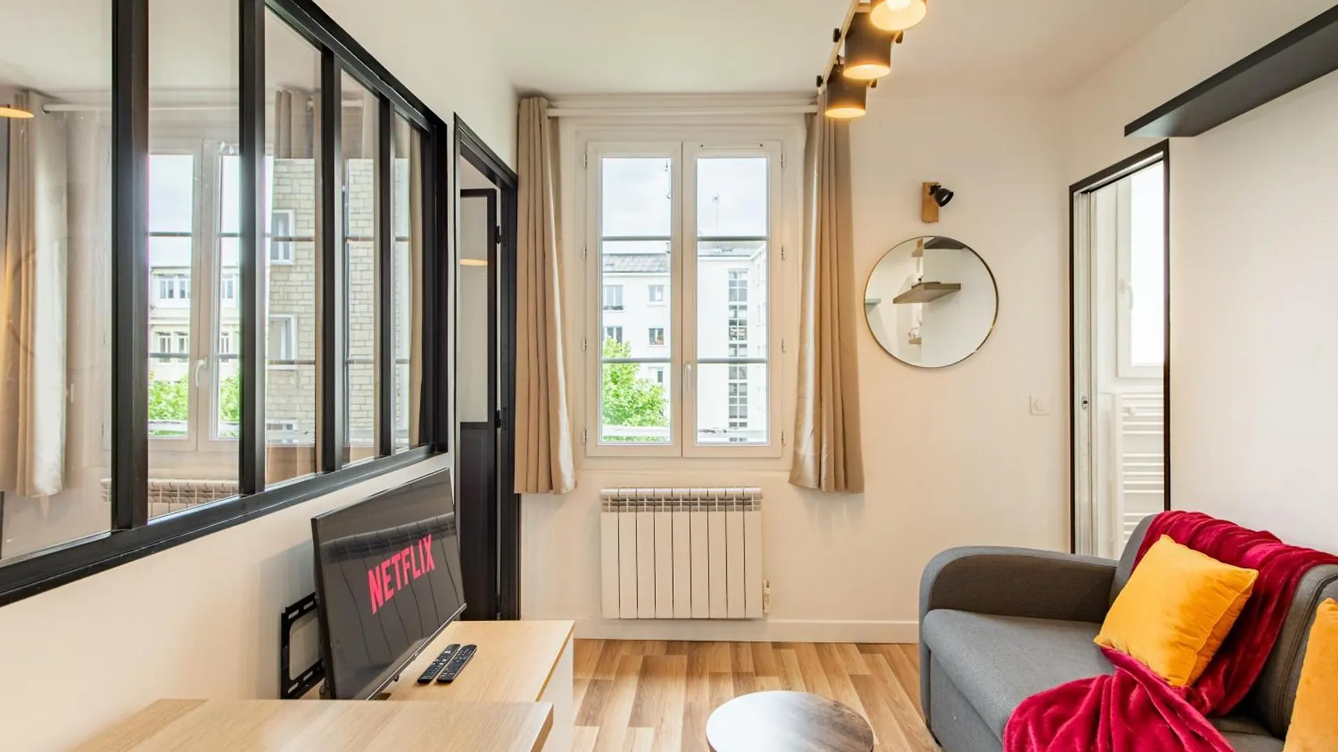 Cozy 1-Bedroom Apartment With All Amenties In Montmartre Paris