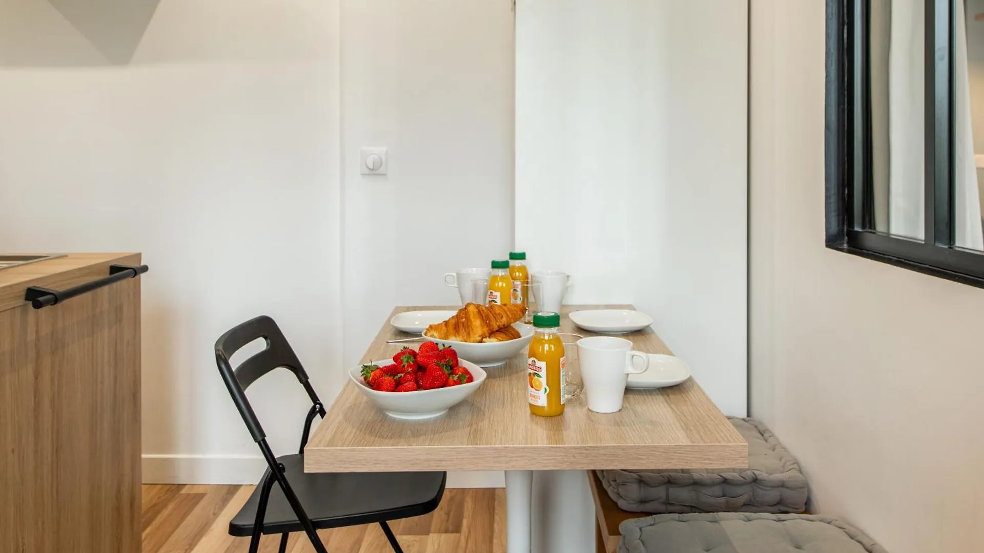 Cozy 1-Bedroom Apartment With All Amenties In Montmartre Paris