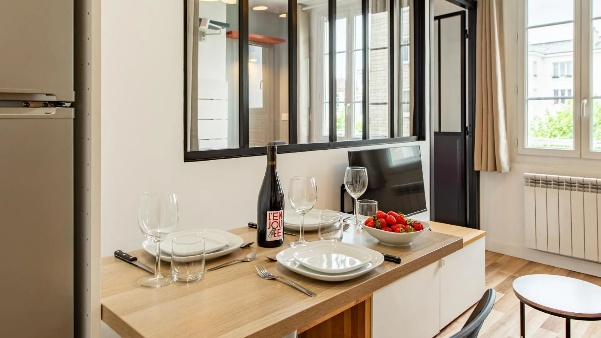 Cozy 1-Bedroom Apartment With All Amenties In Montmartre Paris France