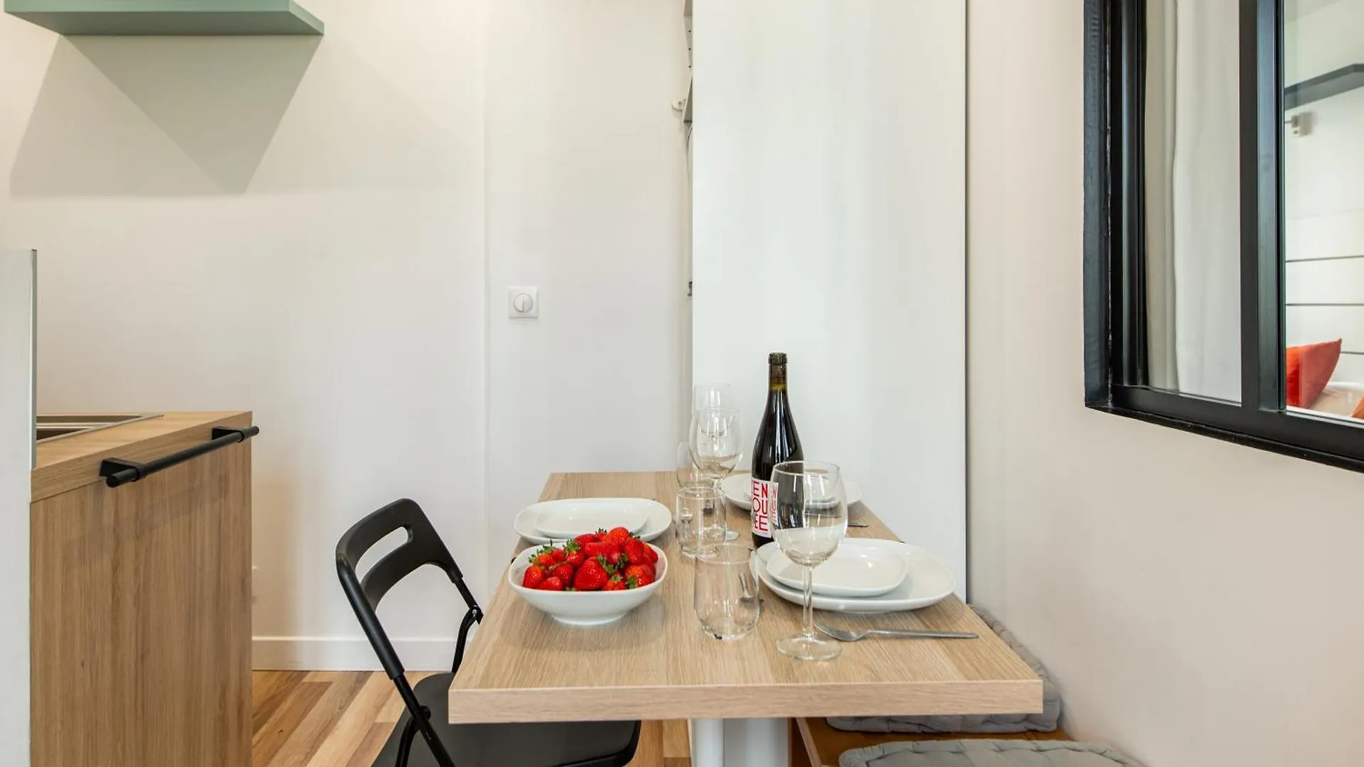 Cozy 1-Bedroom Apartment With All Amenties In Montmartre Paris